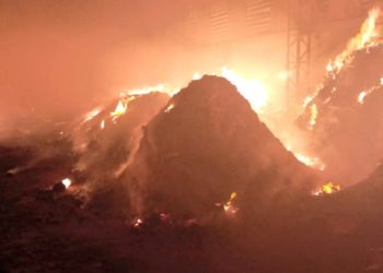 incendio en el Km 22 ½ de la carretera Antigua a Zacatecoluca, en Olocuilta.