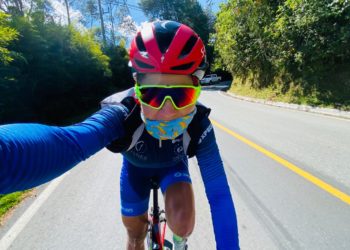 El calor en España no es obstáculo para que Evelyn García entrene en carretera