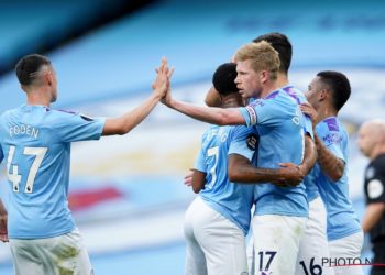 El City ‘cumple’ con el pasillo, después humilla al Liverpool