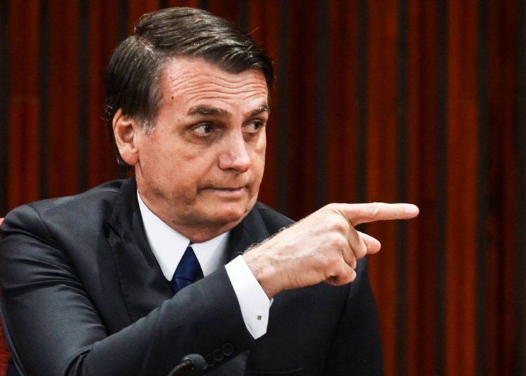 Bolsonaro aprueba ley de privatización de agua y saneamiento básico en Brasil