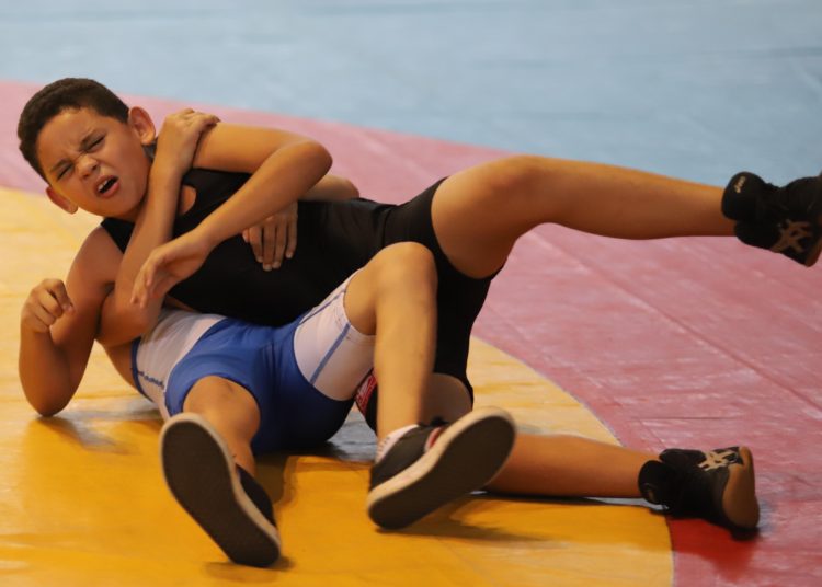 Entrenadores salvadoreños de luchas recibirán seminario de ciencias aplicadas al deporte