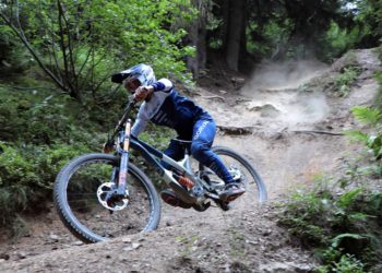 Ciclista salvadoreña Mariana Salazar, realiza campamento de entrenamiento previo a copas francesas