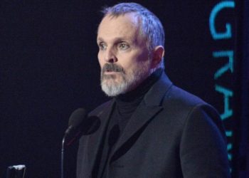 Bosé difundió información falsa sobre Bolivia y acusó a Twitter de censurarlo