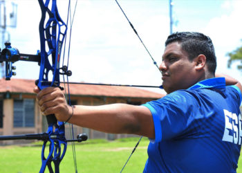 El arquero nacional Roberto Hernández mantiene la esperanza que realicen torneos internacionales bajo techo este año
