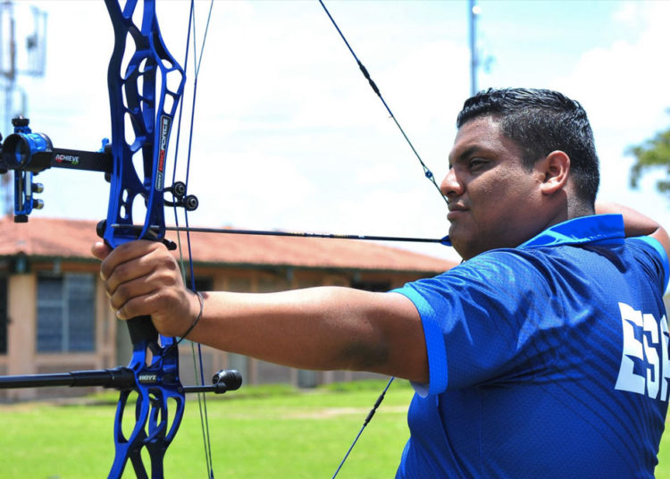 El arquero nacional Roberto Hernández mantiene la esperanza que realicen torneos internacionales bajo techo este año