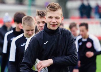 (VIDEO) Un rayo impacta en un futbolista de 16 años y lo deja en coma