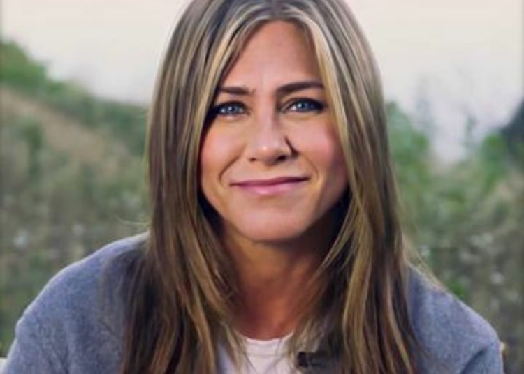 Jennifer Aniston irreconocible con cubrebocas, pero con un poderoso mensaje sobre su uso