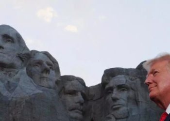 Trump celebra el Día de la Independencia en el monte Rushmore y sin mascarilla