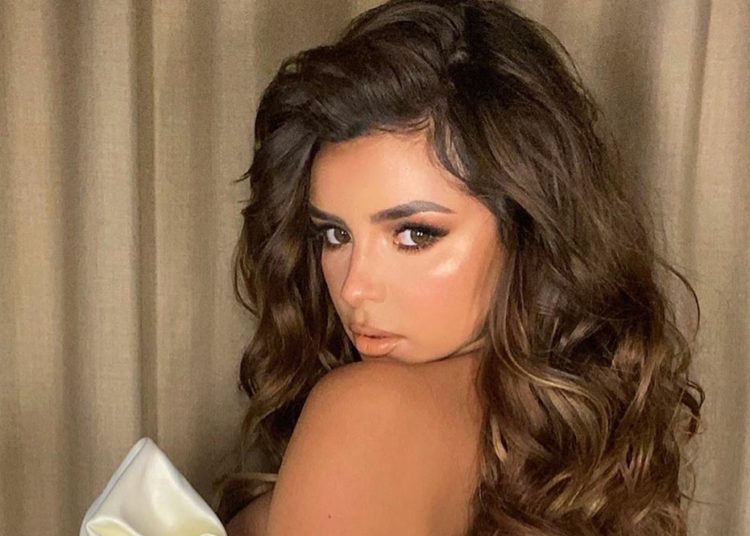 Demi Rose baila con su guapa amiga en un par de videos