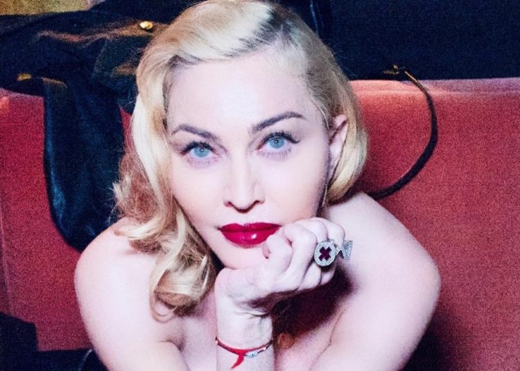 Madonna de nuevo encendió las redes sociales con una foto al borde de la censura