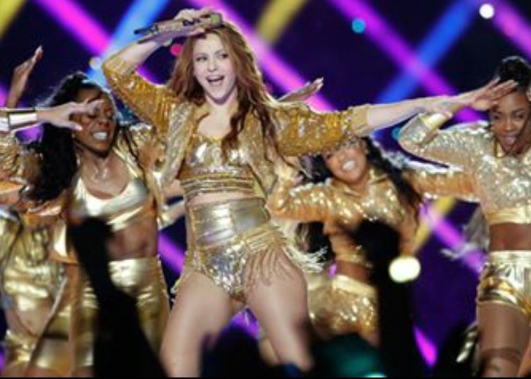 Shakira, debe visitar al doctor cada mes aún no se recupera por completo de la cuerda vocal