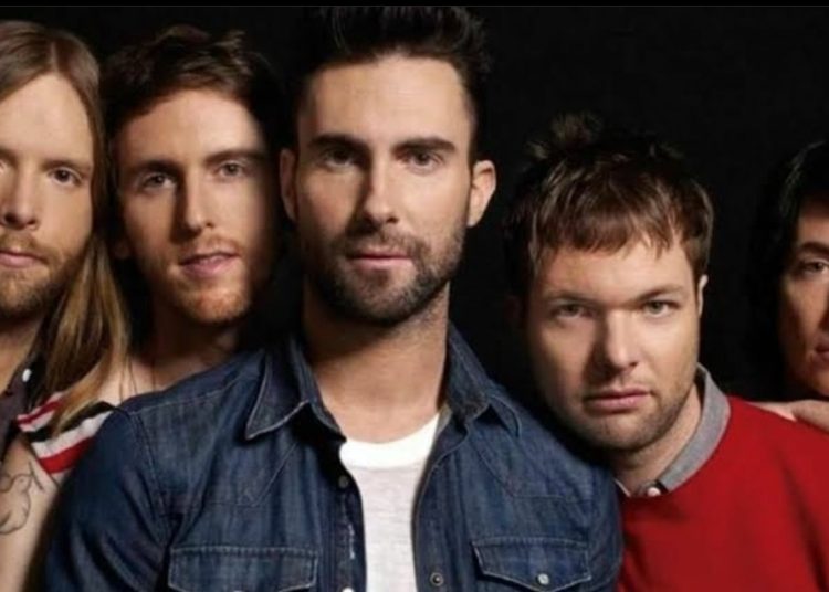 El bajista de Maroon 5 deja la banda y surgen rumores de su separación