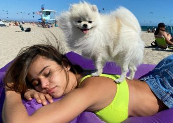 Yanet García demuestra que un traje de baño es más sensual que el bikini