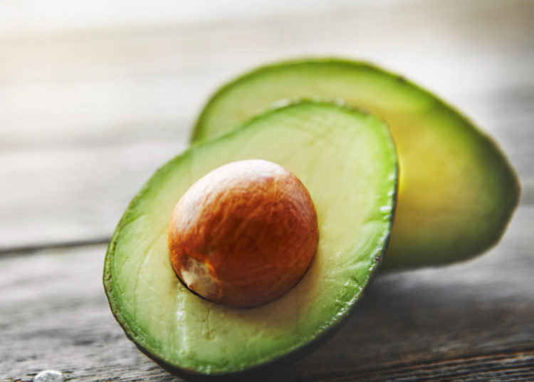 ‘Inventan’ un truco para guardar aguacates abiertos sin que pierda calidad