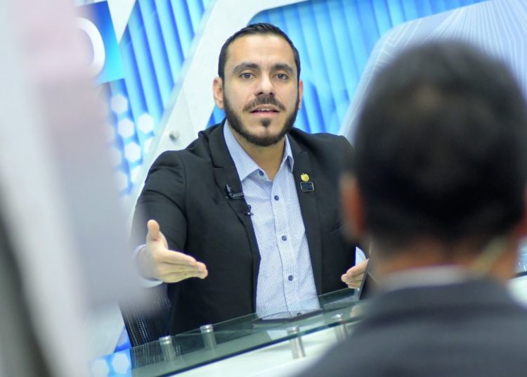 Ministro Alabi dice no ha valorado renunciar al gabinete de Gobierno