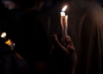 Médicos convocan a un apagón para el martes en memoria de personal de primera línea fallecidos por covid-19