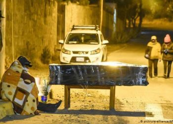 El coronavirus crece en Bolivia pone a las funerarias en colapso y cadáveres en las calles