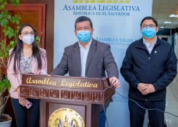 Diputados del FMLN piden crear comisión para investigar cifras de fallecidos y contagiados por covid-19 en El Salvador