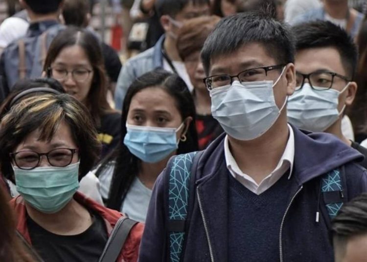 Menores de entre 10 y 19 años pueden transmitir el covid-19 tanto como los adultos, revela un estudio