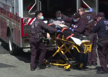 Una familia se reúne tras meses de aislamiento por el covid: 14 miembros resultan infectados y uno de ellos muere