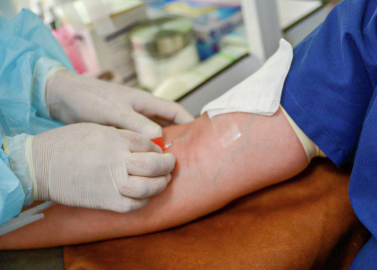 Hospital El Salvador recibe donantes de plasma convaleciente para salvar la vida de pacientes con covid-19