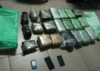 Un hombre huye y abandona dos costales al notar la presencia policial; esto es lo que se encontró