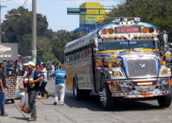Guatemala anunció la reapertura de los restaurantes, el transporte público y las iglesias