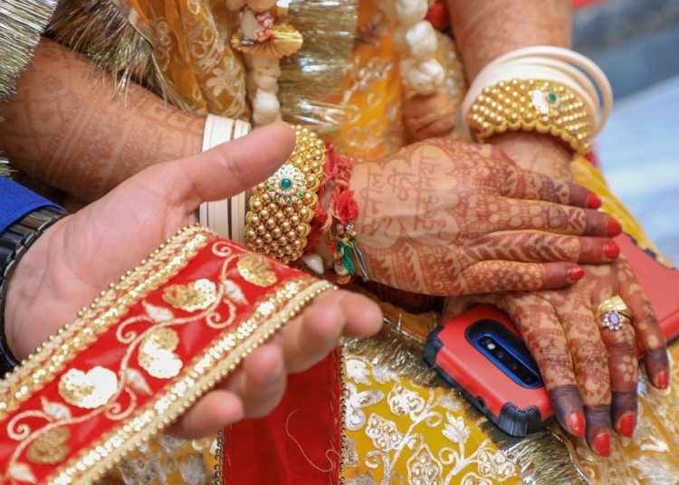 Un hombre muere días después de su boda por covid-19 y 113 personas son contagiadas