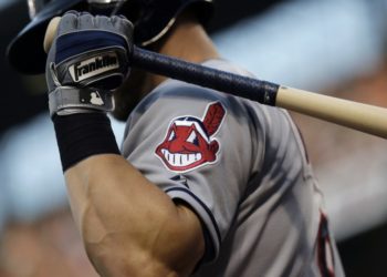 Jugadores y dueño de Cleveland discuten cambio de nombre de Indios