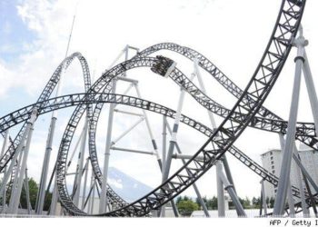 En Japón piden a la gente no gritar en las montañas rusas para frenar la propagación del coronavirus