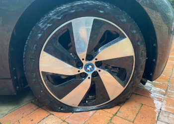 Detienen a un hombre que pinchó más de 1.000 neumáticos para encontrar pareja