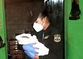 Mujeres policías atienden parto de una pobladora que no alcanzó a llegar al hospital