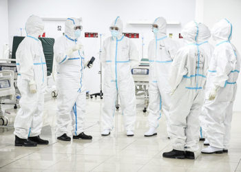 Delegación de médicos de España se incorpora a la lucha contra el covid-19 en el Hospital El Salvador