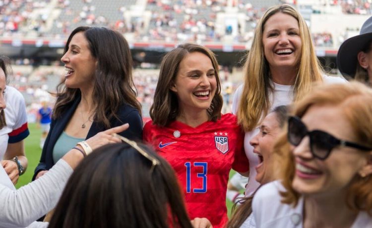 Natalie Portman, Serena Williams y exjugadoras fundaron un equipo de fútbol femenino