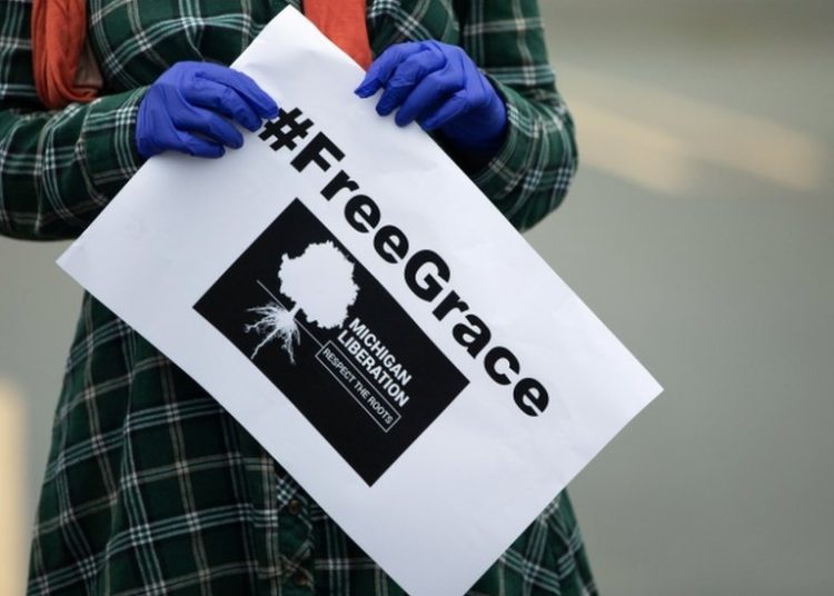 En EE.UU niegan libertad condicional a una alumna de secundaria por incumplir su tarea escolar