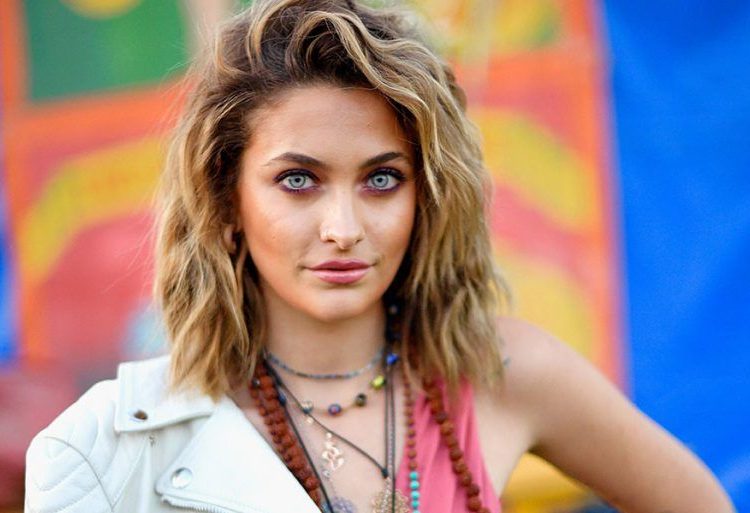 Paris, hija de Michael Jackson, interpreta la polémica versión femenina y lesbiana de Jesús