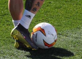 Identifican en España al organizador de un partido de fútbol entre sanos e infectados de covid-19