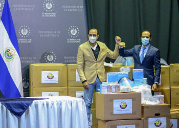 Embajada de Catar dona insumos de protección para el personal de salud que combate el covid-19