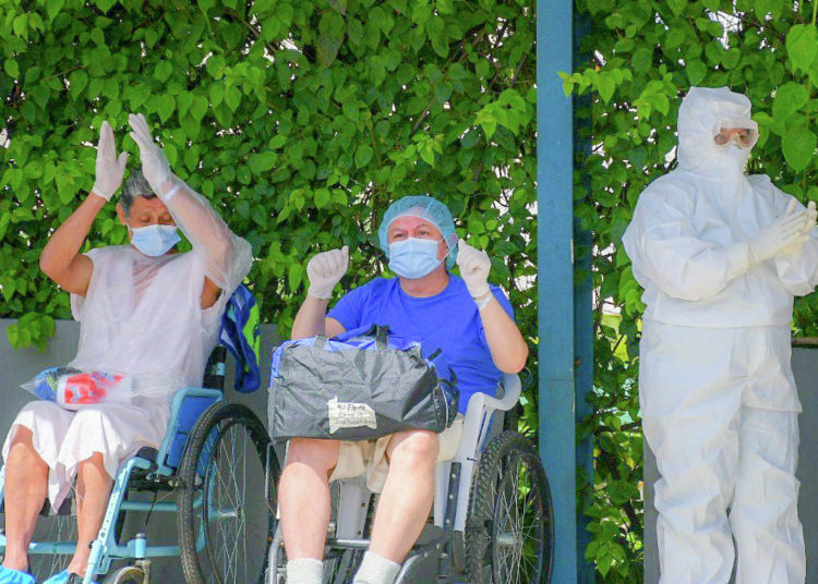 12 pacientes de covid-19 recuperan la salud luego de haber recibido plasma donada en hospital San Rafael