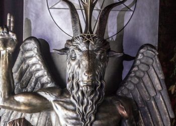 Templo Satánico amenaza con demandar al estado de Misisipi si coloca la palabra «Dios» en su bandera