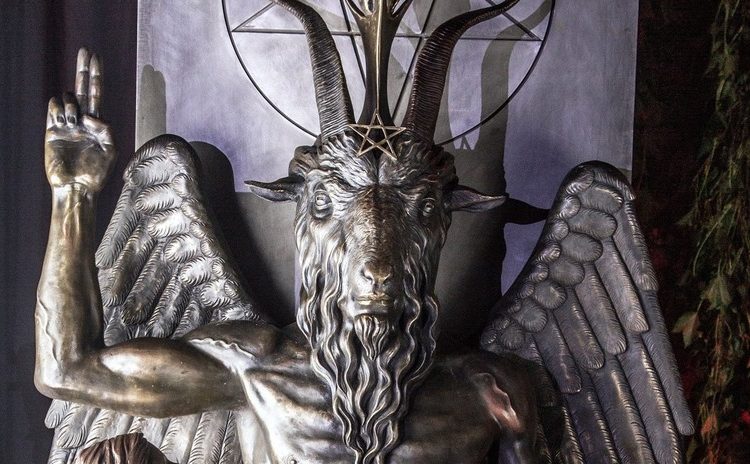 Templo Satánico amenaza con demandar al estado de Misisipi si coloca la palabra «Dios» en su bandera