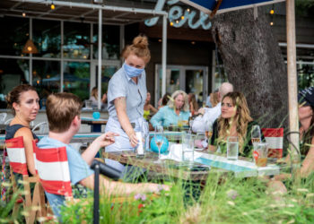 Tres estados del sur de EE.UU. fuertemente golpeados por el covid-19 admiten reactivaron la economía muy pronto