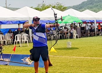 Oscar Ticas apunta sus flechas certeras a Tokio y Santa Tecla