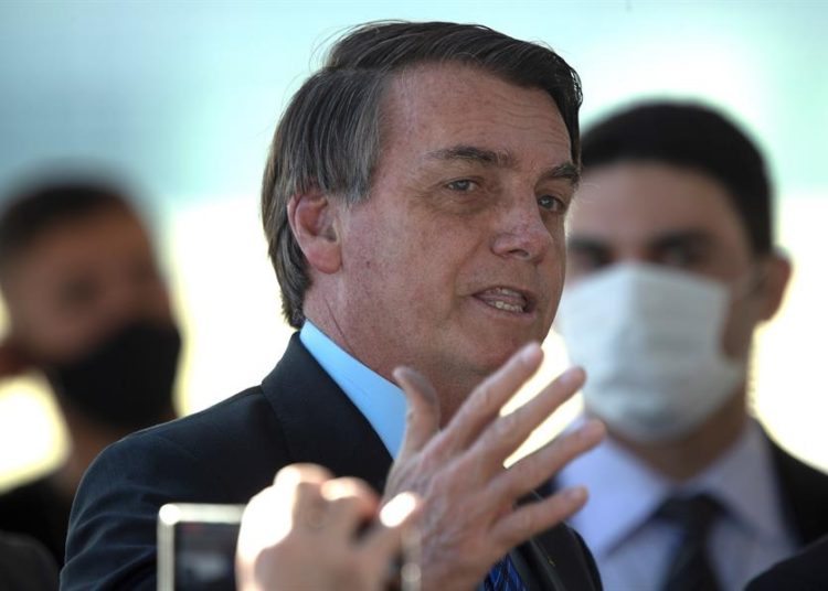 Bolsonaro amenaza a periodista que le preguntó sobre un caso que involucra a su esposa : “Qué ganas de reventarte la boca a golpes”