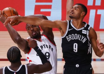 Los campeones Raptors abren la postemporada de la NBA con una fácil victoria