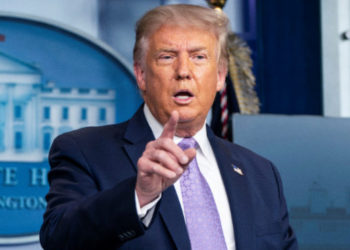 Trump acusa a autoridades sanitarias de boicotear desarrollo de una vacuna