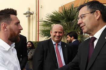 Lionel Messi abrió el diálogo con el Barcelona para resolver su salida