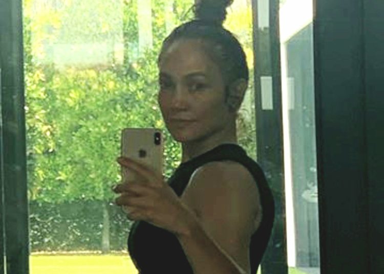 Así luce Jennifer Lopez sin maquillaje y recién levantada
