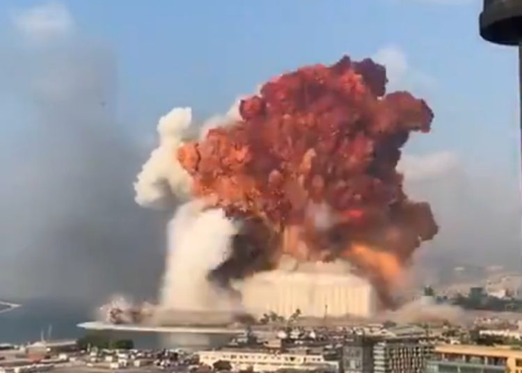 (VIDEO) Al menos 73 muertos y 3.700 heridos por potentes explosiones en Beirut
