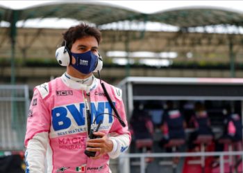 El piloto mexicano Checo Pérez vuelve a dar positivo a la prueba de covid-19 y se pierde el Gran Premio de 70 aniversario